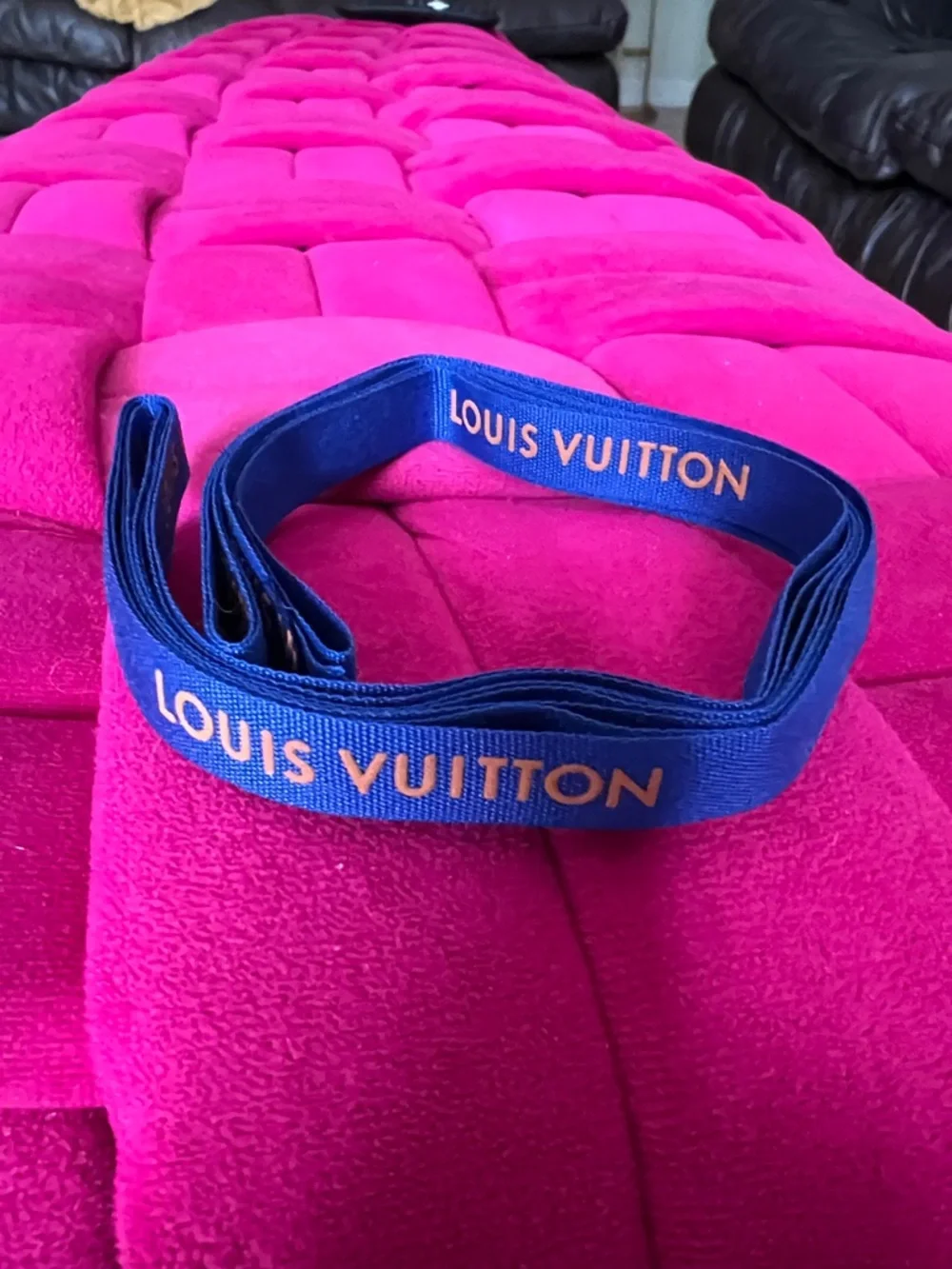 Louis Vuitton Ribbon - Picture 3 of 4